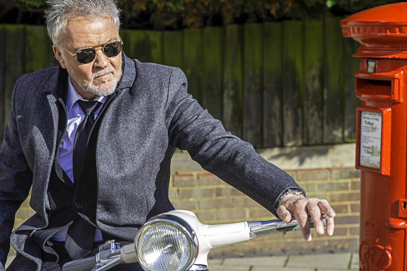 Paul Young is Behind the Lens with New Tour - Paul Young Behind the Lens